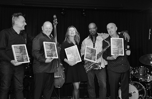 Anna Tendera with her jazz trio at Tachles